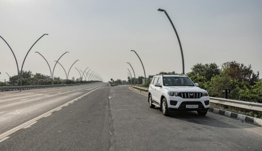 Electric vs ICE Showdown: Mahindra XEV 9e, XUV700, and a Third Option – Pick Your Power!